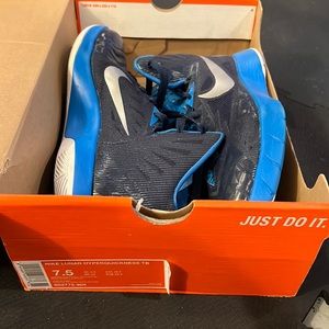 Basketball shoes